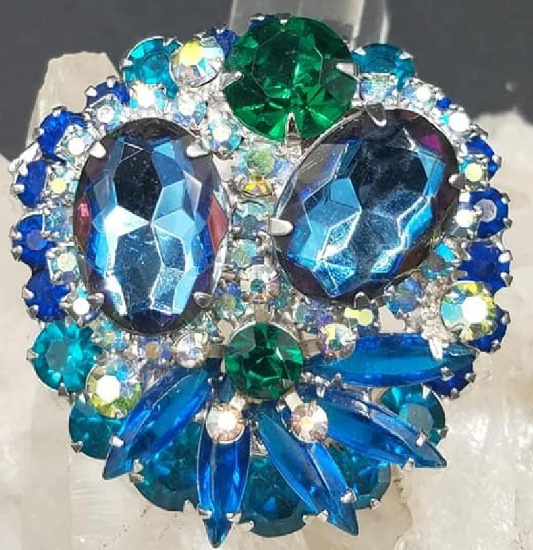 Front view of Blue Oval Multi-Color/Shaded Brooch