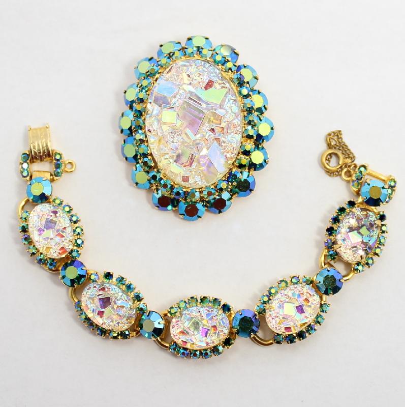 Front view of Blue Cabochons Molded/Cut Bracelet 5 Link