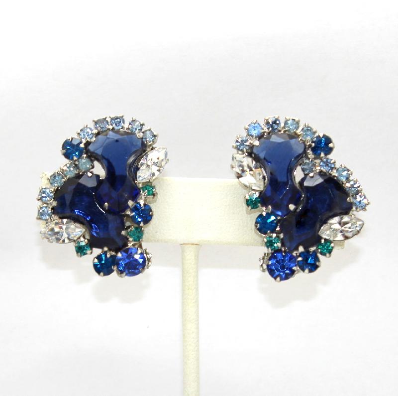 Front view of Blue Anchor Earrings Clip