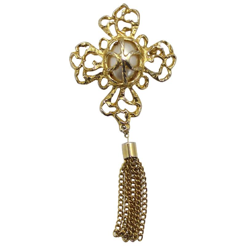 Front view of White (chalk Or Milk) Cabochons Pearl Brooch