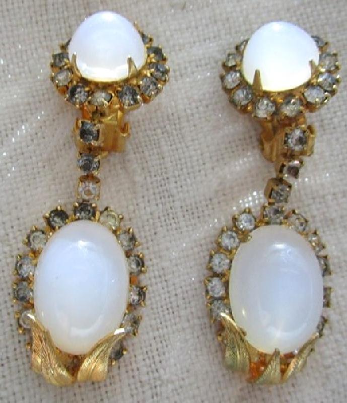 Front view of White (chalk Or Milk) Cabochons Plastic Earrings Clip