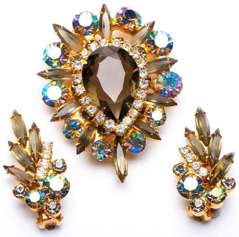 Front view of Gray (black Diamond) Pear Pin Pendant