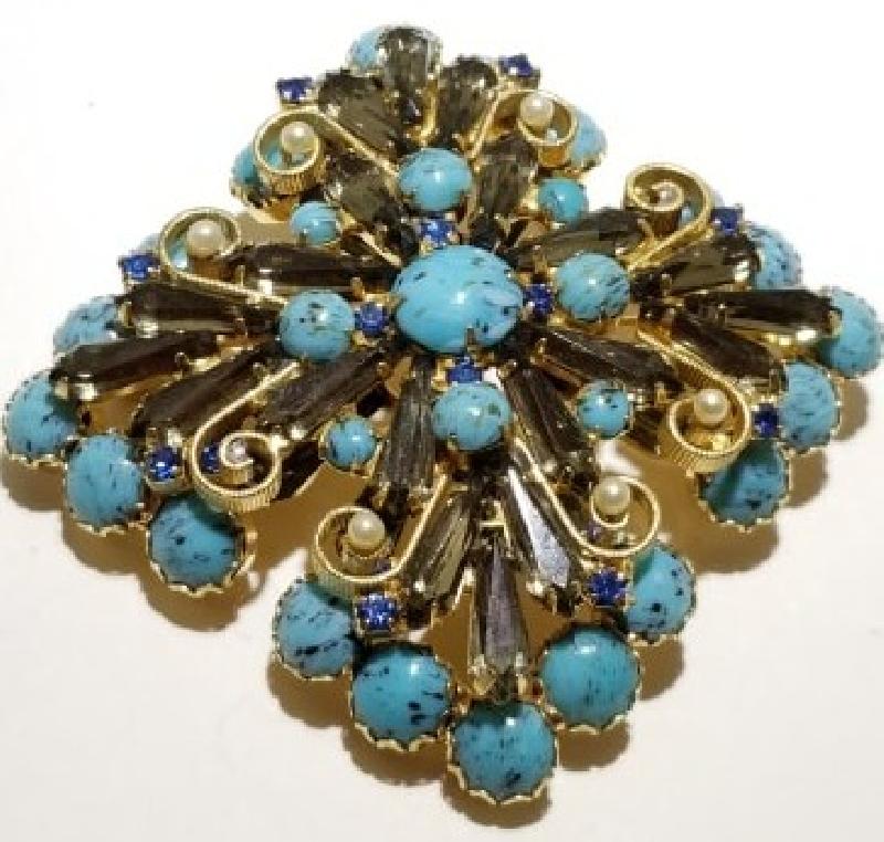 Front view of Turquoise Spear Spotted Brooch
