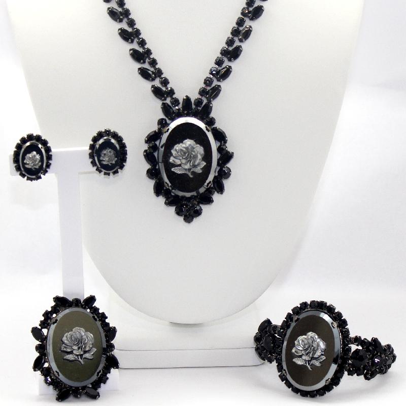 Front view of Hematite Oval Molded/Cut Bracelet Clamper