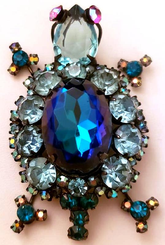 Front view of Blue Oval Multi-Color/Shaded Brooch