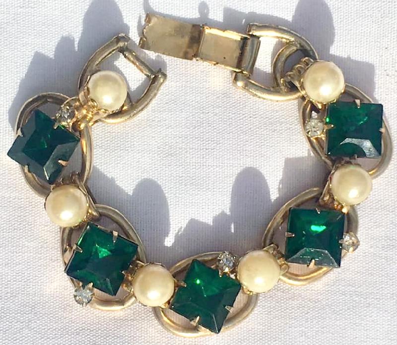 Front view of Green Square Pearl Bracelet 5 Link