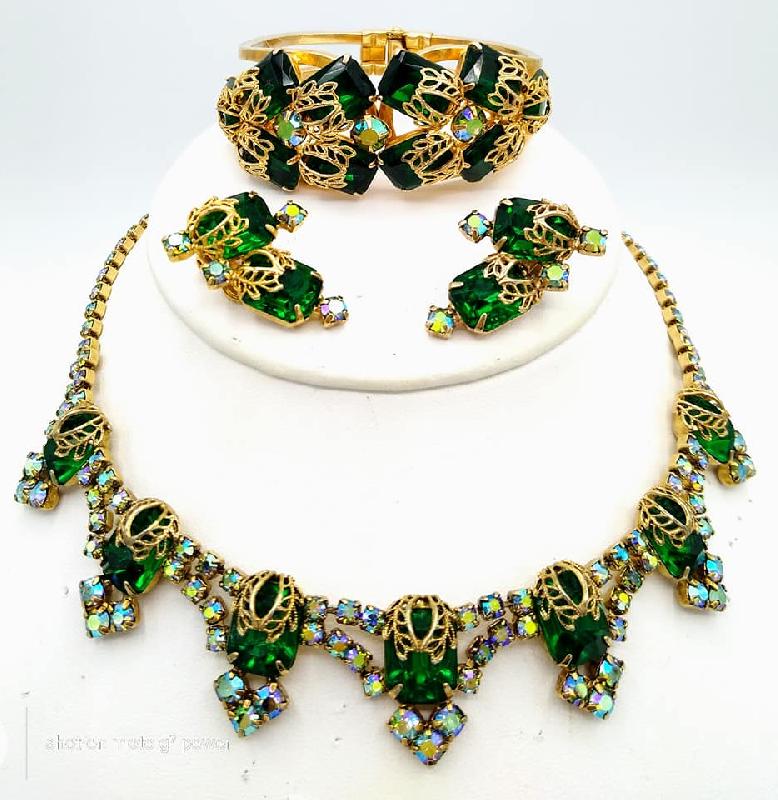 Front view of Green Emerald Cut Bracelet Clamper