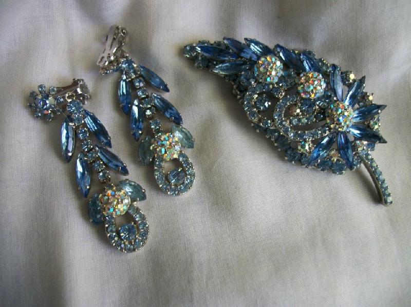 Front view of Blue Navettes Earrings Clip