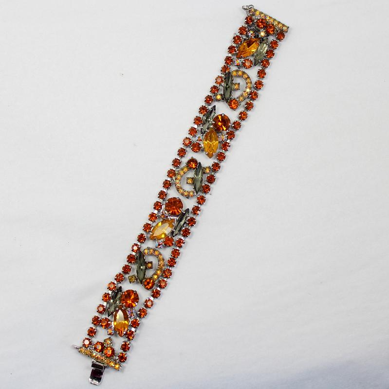 Front view of Topaz Navettes Bracelet Flat Push In