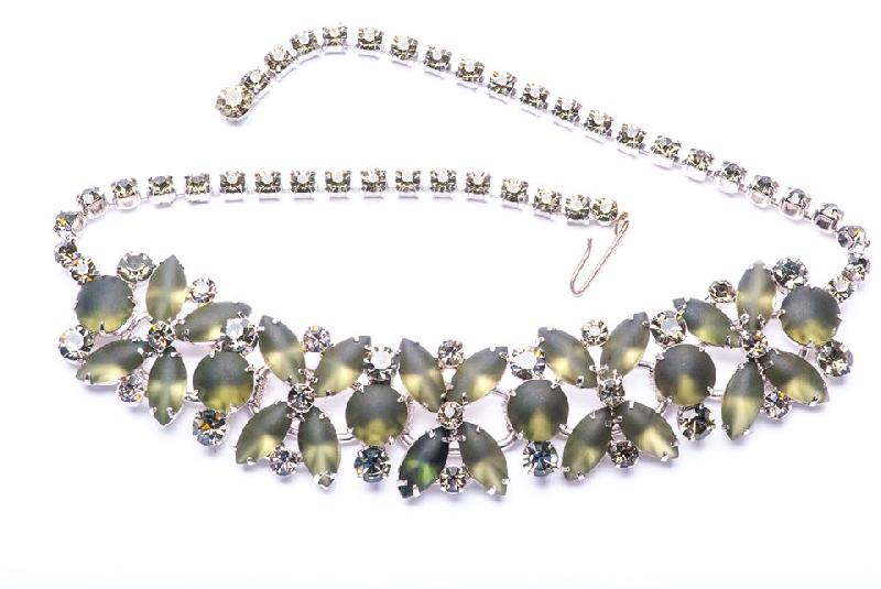 Front view of Gray (black Diamond) Cabochons Frosted Necklace