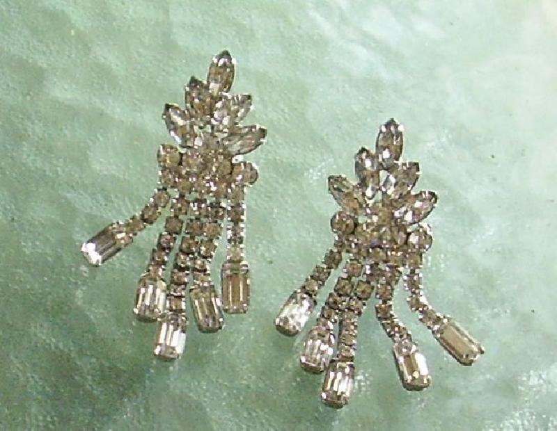 Front view of Clear Baguettes Earrings Clip