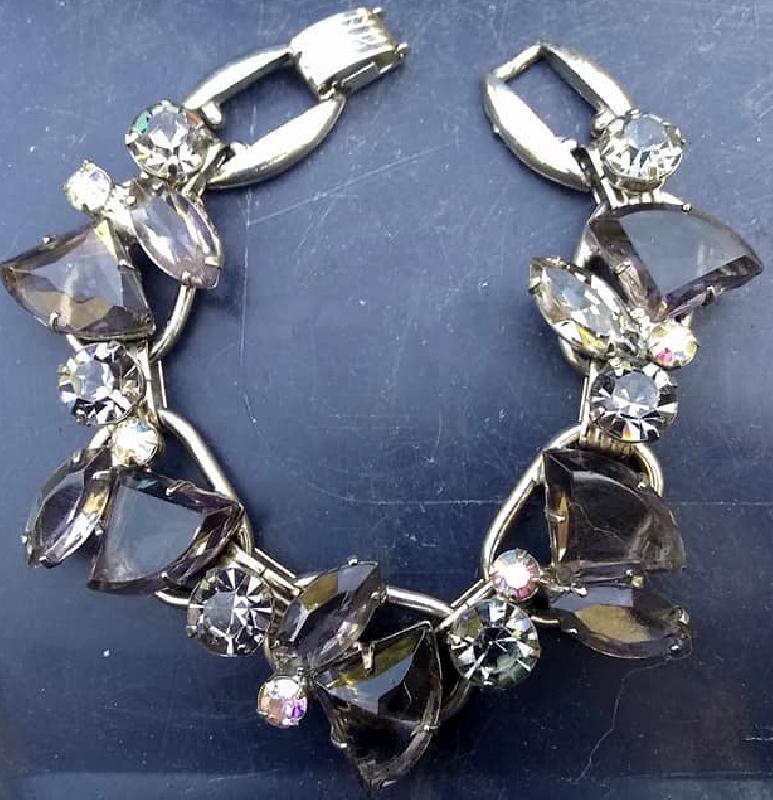 Front view of Gray (black Diamond) Pie Bracelet 5 Link