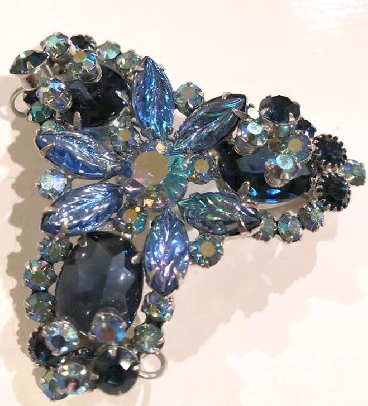 Front view of Blue Oval Molded/Cut Brooch