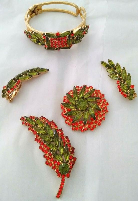 Front view of Multiple Colors Navettes Bracelet Clamper