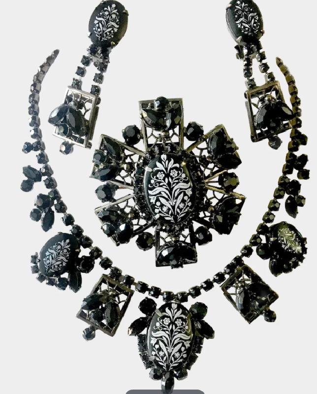 Front view of Black (jet) Cabochons Painted (hand/Transfer) Brooch