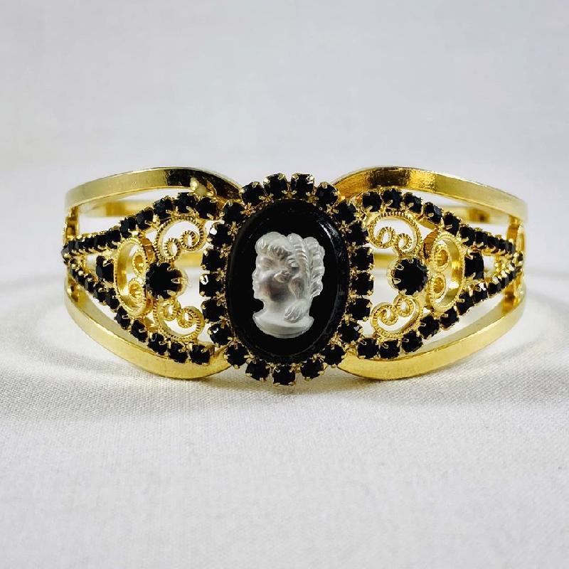 Front view of Black (jet) Cabochons Molded/Cut Bracelet Clamper