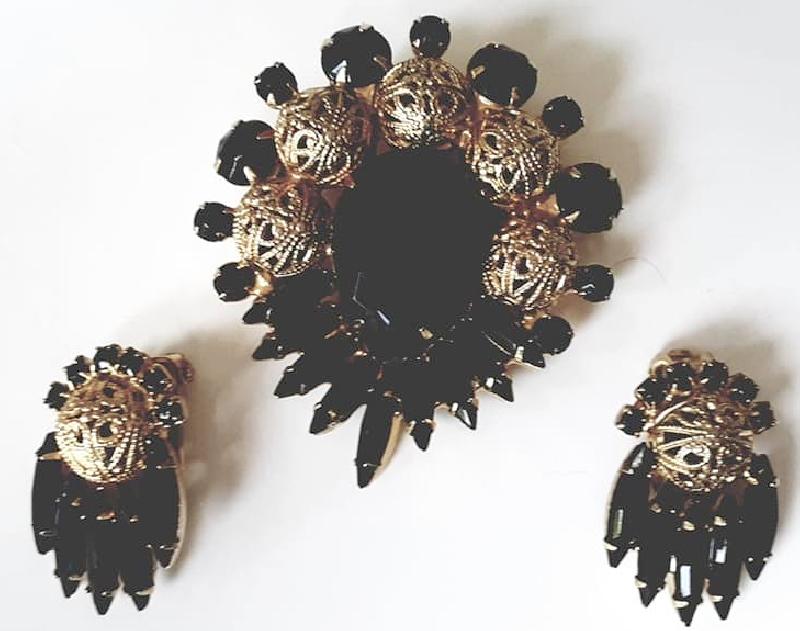Front view of Black (jet) Pear Brooch