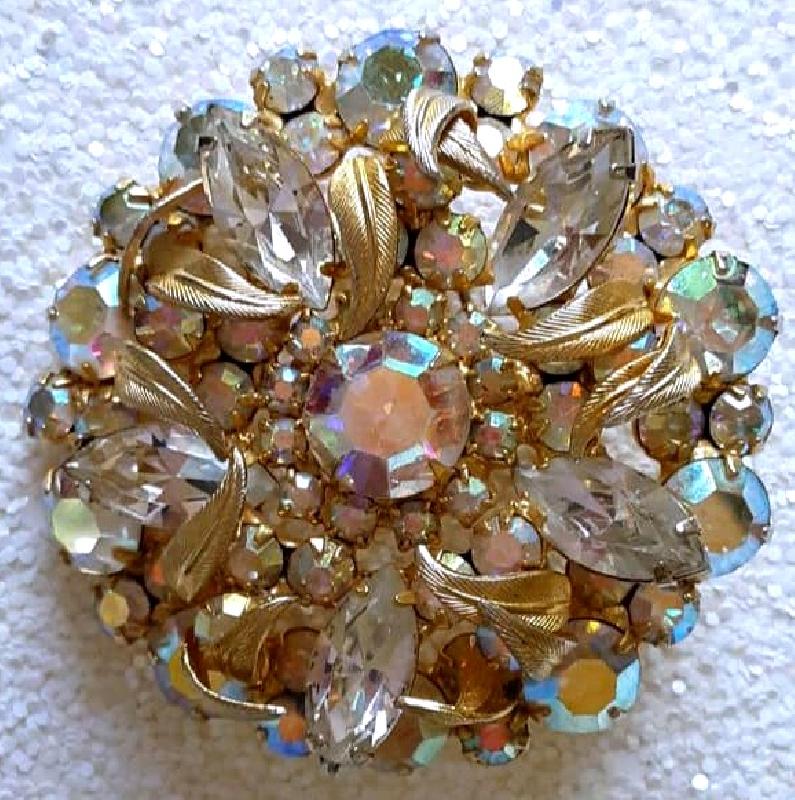 Front view of AB Navettes Pin Pendant