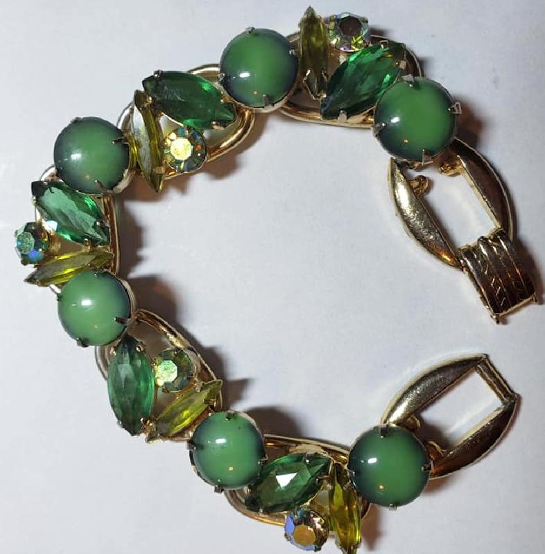 Front view of Green Cabochons Bracelet 5 Link