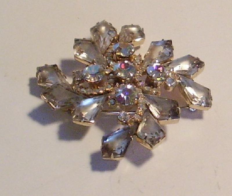 Front view of Clear Kite Frosted Brooch