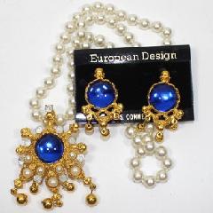 Blue Cabochons Necklace