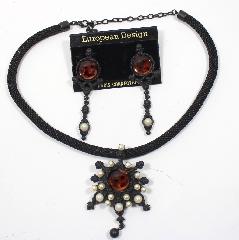 Black (jet) Cabochons Pearl Necklace