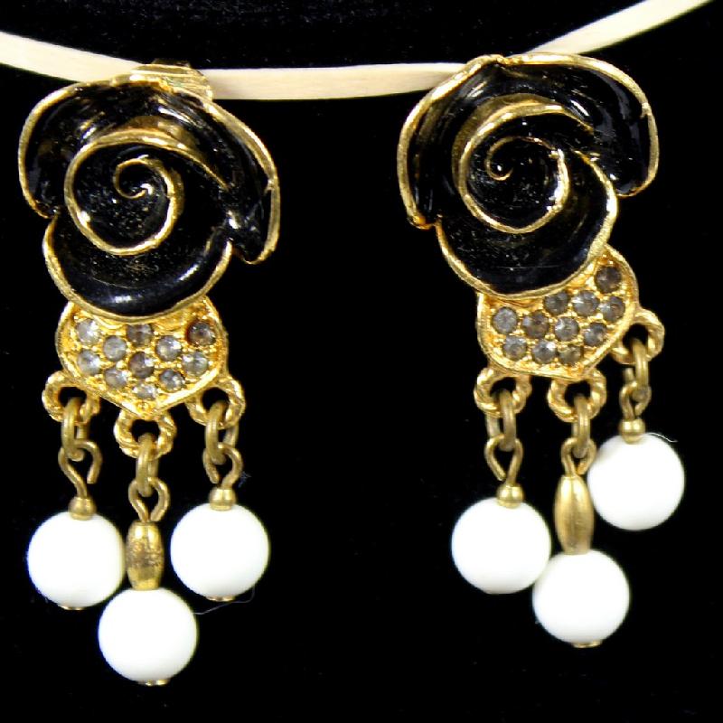 Front view of Black (jet) Chatons Only Earrings Clip