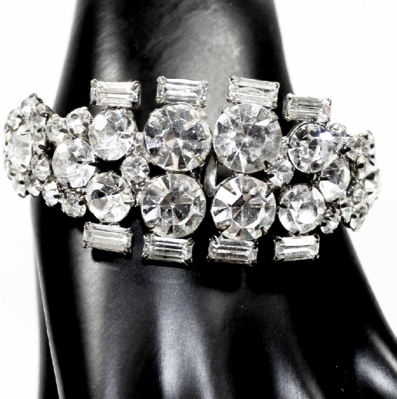Front view of Clear Baguettes Bracelet Clamper