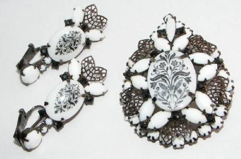 Front view of White (chalk Or Milk) Cabochons Painted (hand/Transfer) Pin Pendant