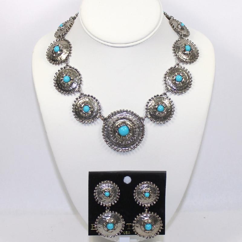 Front view of Turquoise Cabochons Plastic Necklace