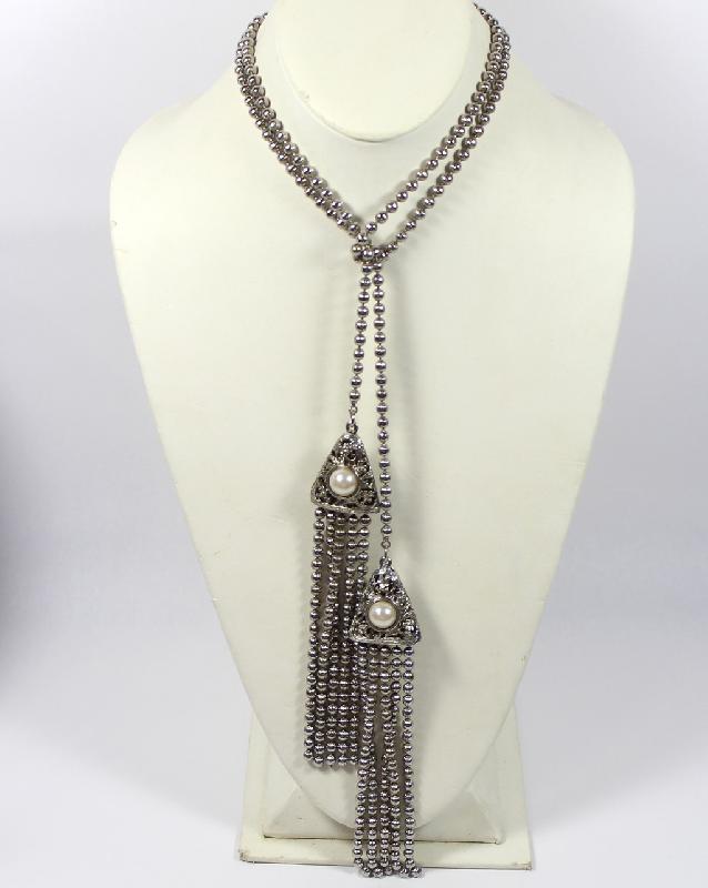 Front view of White (chalk Or Milk) Cabochons Pearl Necklace