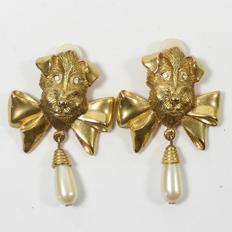 Front view of Clear Chatons Only Pearl Earrings Clip