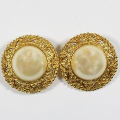 White (chalk Or Milk) Cabochons Pearl Earrings Clip