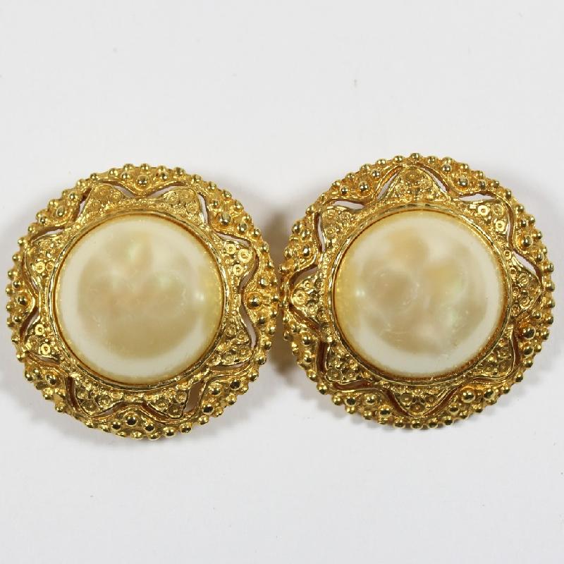 Front view of White (chalk Or Milk) Cabochons Pearl Earrings Clip