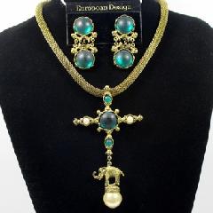 Green Cabochons Pearl Earrings Clip