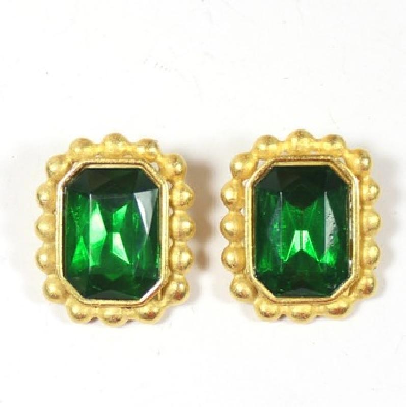 Front view of Green Diamond Earrings Clip