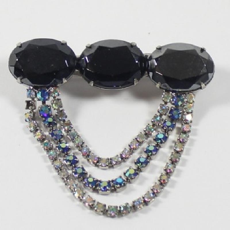 Front view of Black (jet) Oval Brooch