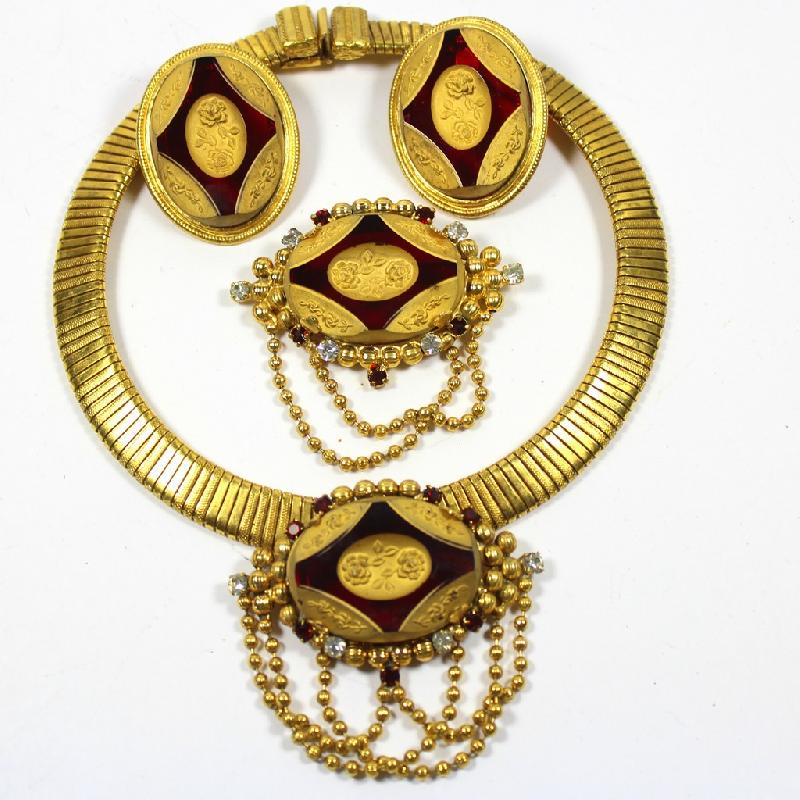 Front view of Red Oval Molded/Cut Necklace