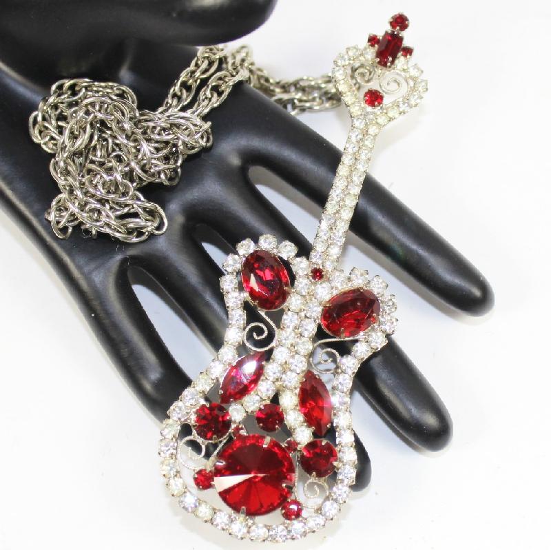 Front view of Red Oval Rivoli/Margarita Pendant