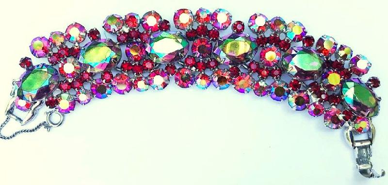 Front view of Red Oval Bracelet 5 Link