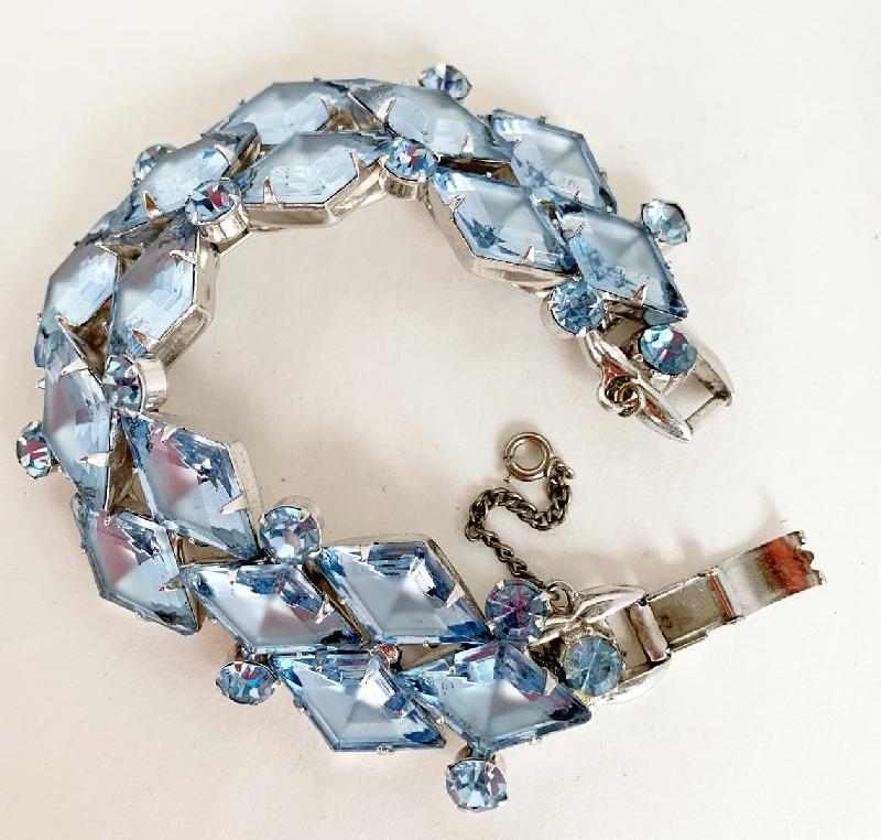 Front view of Blue Diamond Frosted Bracelet 5 Link