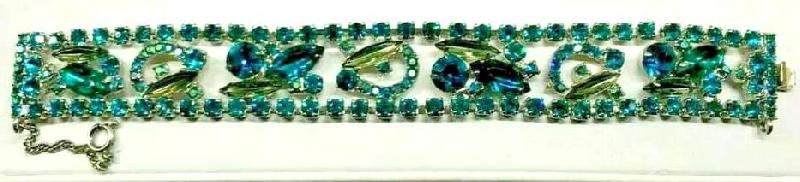 Front view of Green Navettes Bracelet Flat Push In