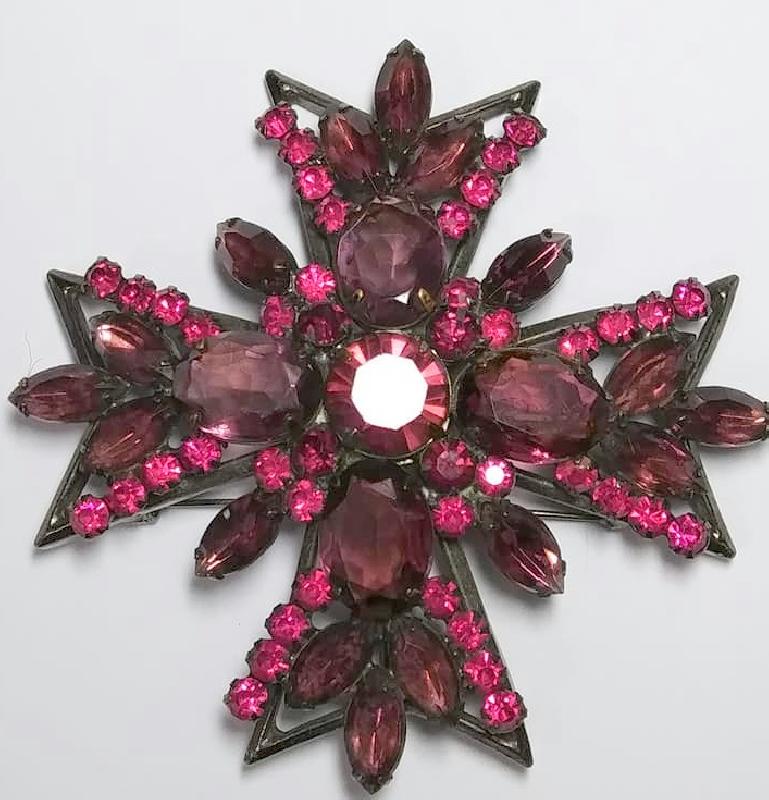 Front view of Purple (cardinal) Oval Pin Pendant