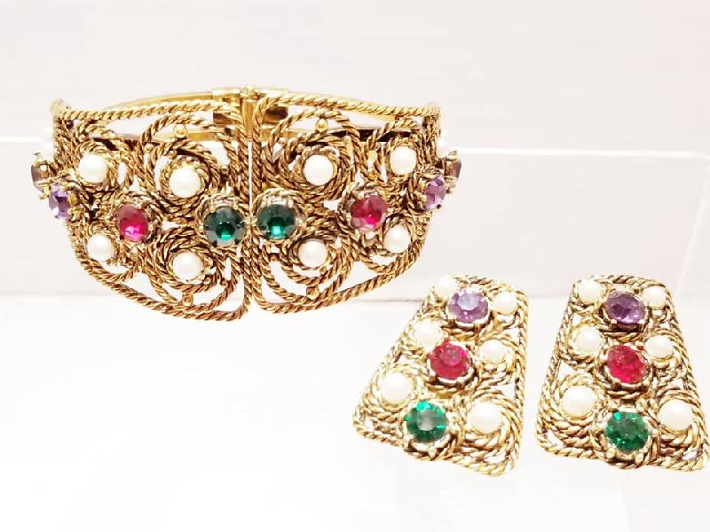 Front view of Multiple Colors Cabochons Bracelet Clamper