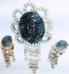 Black (jet) Cabochons Molded/Cut Pin Pendant