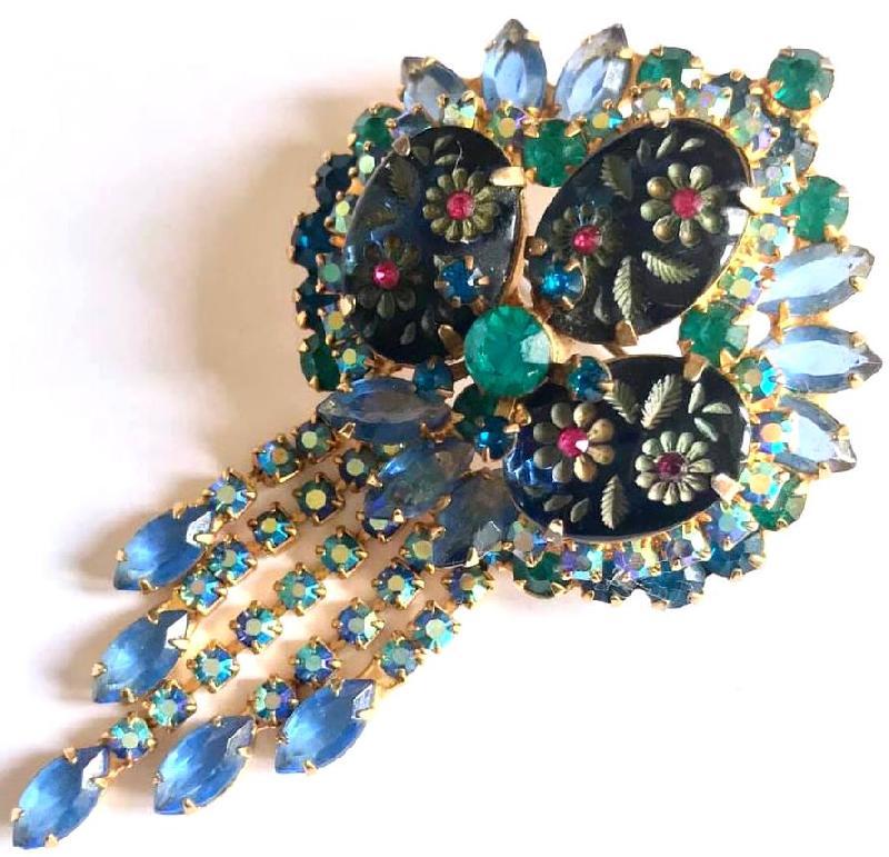 Front view of Blue Oval Molded/Cut Pin Pendant