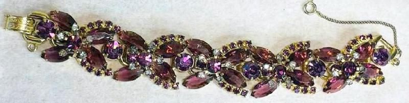 Front view of Purple (cardinal) Navettes Bracelet 5 Link