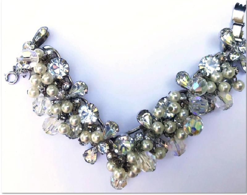 Front view of Clear Pear Pearl Bracelet 5 Link