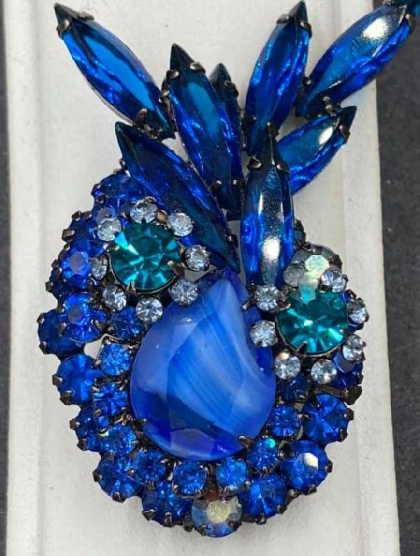 Front view of Blue Pear Striped Brooch