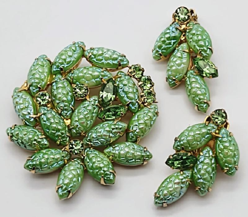 Front view of Green Cabochons Molded/Cut Earrings Clip